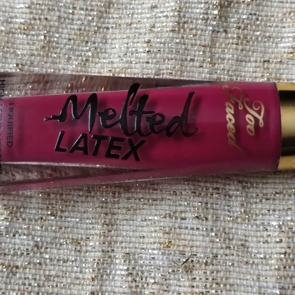 Too-faced melted latex lipstick - brand new - Picture 3 of 3